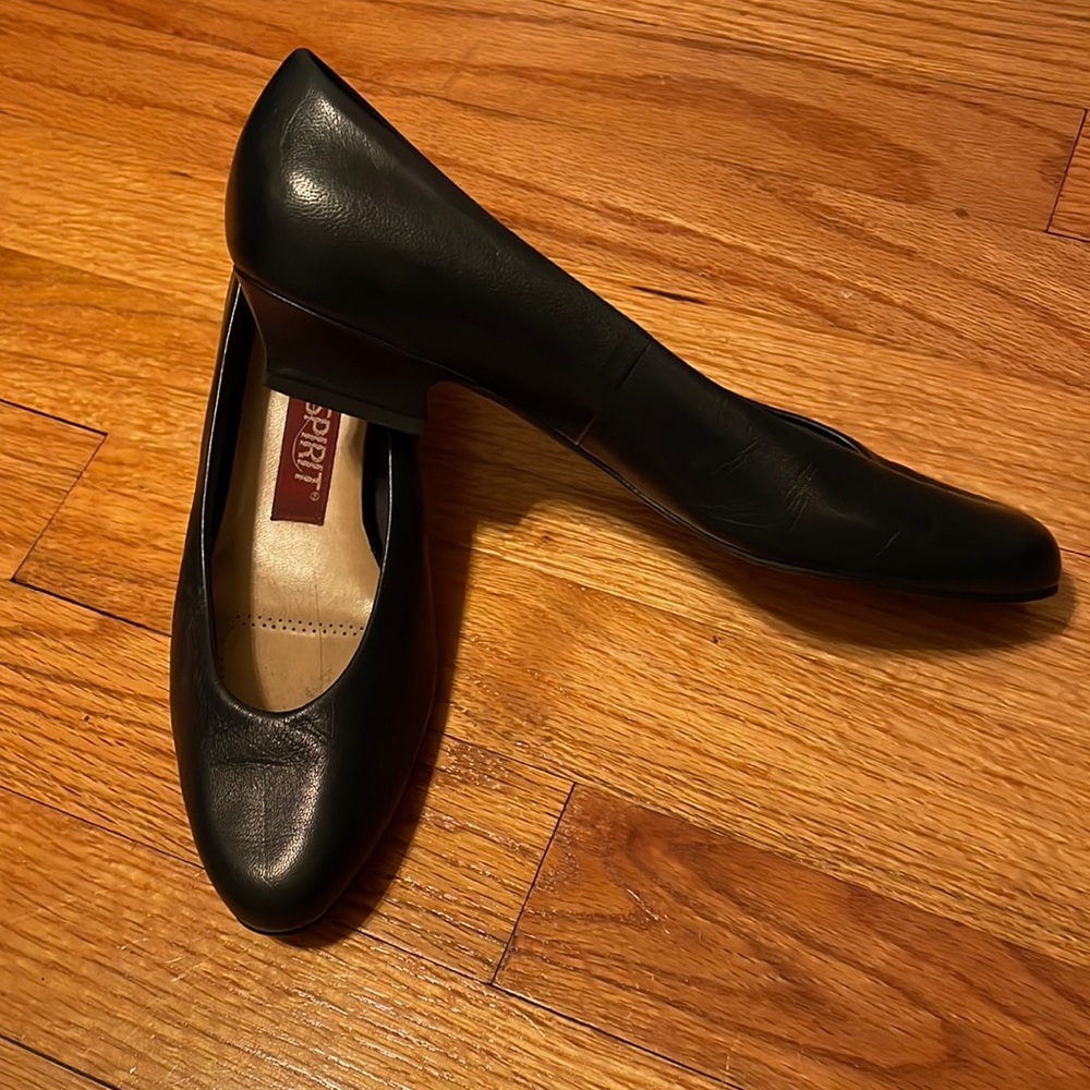 Vintage Easy Spirit low heeled pumps